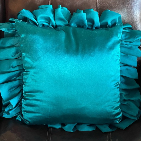 Pier 1 teal ruffle pillows - Picture 5 of 11